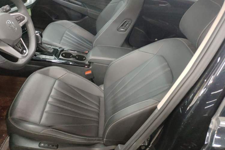 Used Volkswagen Passat 2025 Premium Version 380TSI Dragon Edition Left Front Seat