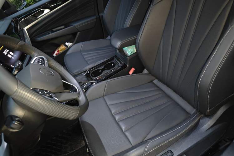 Used Volkswagen Passat 2025 Outstanding Model 330TSI Starry Elite Edition Left Front Seat