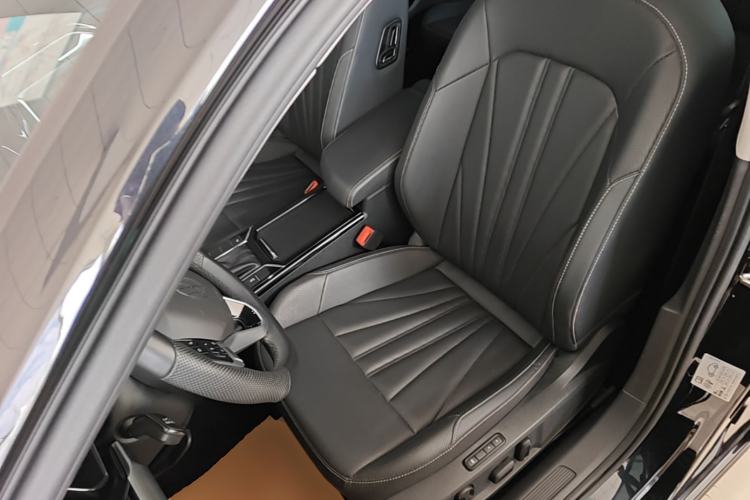 Used Volkswagen Passat 2025 Premium Version 380TSI Dragon Edition Left Front Seat