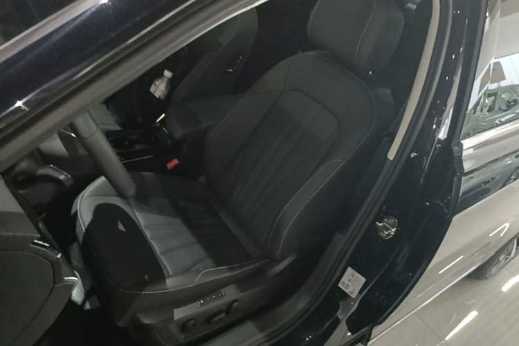 Used Volkswagen Passat 2025 Outstanding Model 330TSI Starry Elite Edition Left Front Seat