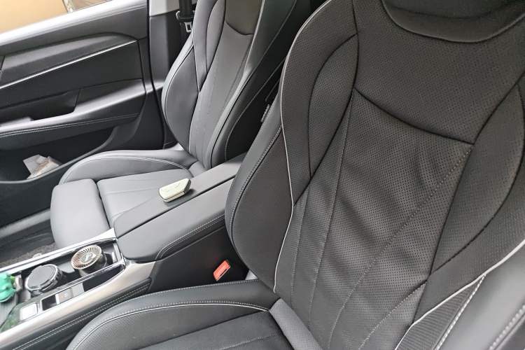 Used Volkswagen Passat 2025 Pro 380TSI Dragon Edition Left Front Seat