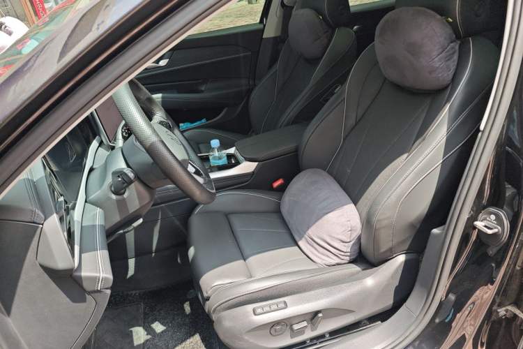 Used Volkswagen Passat 2025 Pro 380TSI Starry Dragon Edition Left Front Seat