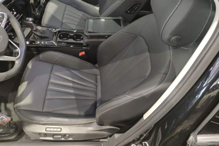 Used Volkswagen Passat 2025 Outstanding Model 380TSI Dragon Glory Edition Left Front Seat