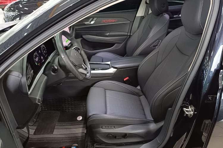 Used Volkswagen Passat 2025 Pro 380TSI Starry Dragon Edition Left Front Seat