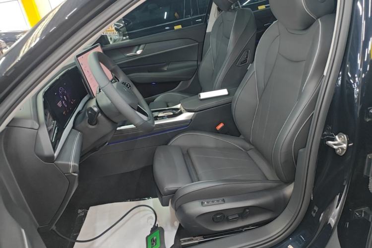 Used Volkswagen Passat 2025 Pro 380TSI Starry Dragon Edition Left Front Seat