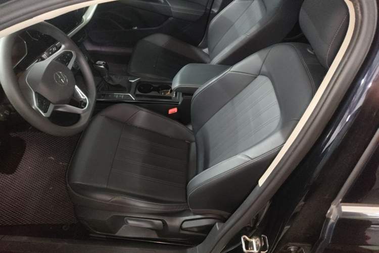 Used Volkswagen Passat 2025 Outstanding Model 280TSI Business Edition Left Front Seat