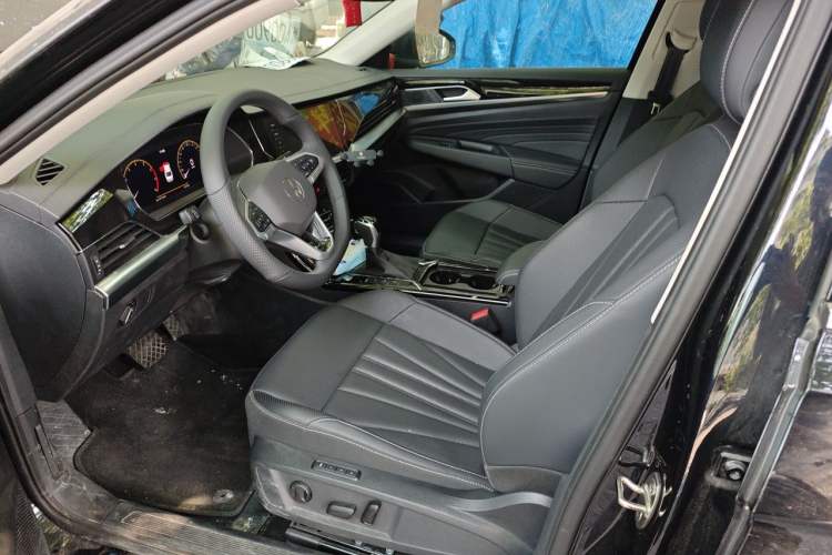 Used Volkswagen Passat 2025 Outstanding Model 330TSI Starry Elite Edition Left Front Seat