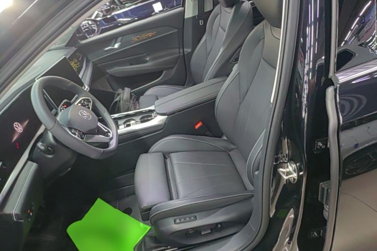 Used Volkswagen Passat 2025 Pro 380TSI Dragon Glory Edition Left Front Seat