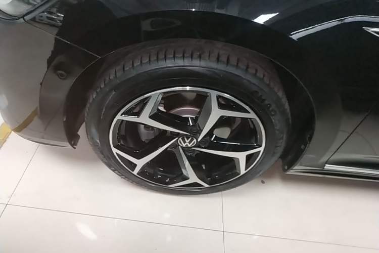 Used Volkswagen Passat 2025 Outstanding Model 380TSI Starry Dragon Glorious Edition Left Front Wheel Hub