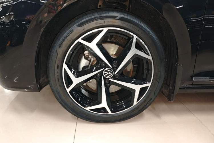 Used Volkswagen Passat 2025 Outstanding Model 380TSI Starry Dragon Edition Left Front Wheel Hub