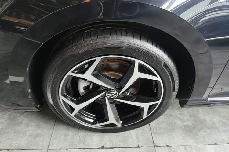 Used Volkswagen Passat 2025 Outstanding Model 380TSI Starry Dragon Edition Left Front Wheel Hub