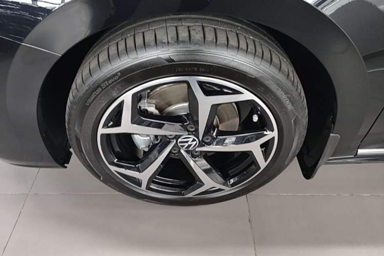 Used Volkswagen Passat 2025 Outstanding Model 380TSI Starry Dragon Edition Left Front Wheel Hub