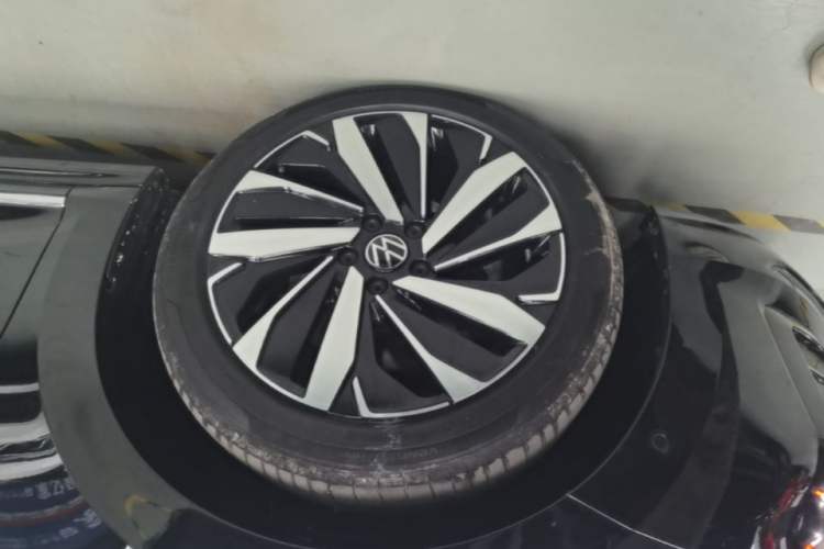 Used Volkswagen Passat 2025 Outstanding Model 380TSI Dragon Glory Edition Left Front Wheel Hub