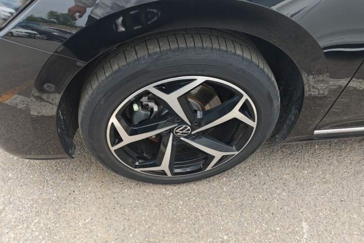 Used Volkswagen Passat 2025 Outstanding Model 380TSI Starry Dragon Glorious Edition Left Front Wheel Hub