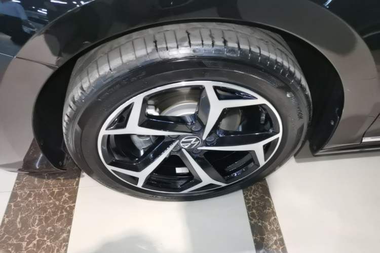 Used Volkswagen Passat 2025 Outstanding Model 330TSI Starry Elite Edition Left Front Wheel Hub