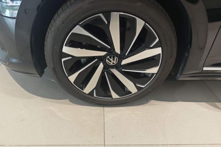 Used Volkswagen Passat 2025 Outstanding Model 380TSI Dragon Glory Edition Left Front Wheel Hub