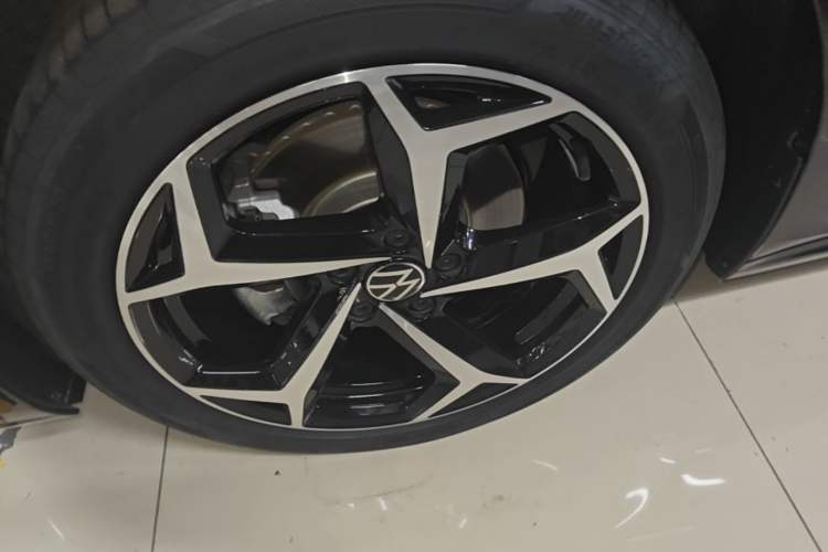 Used Volkswagen Passat 2025 Outstanding Model 330TSI Starry Elite Edition Left Front Wheel Hub
