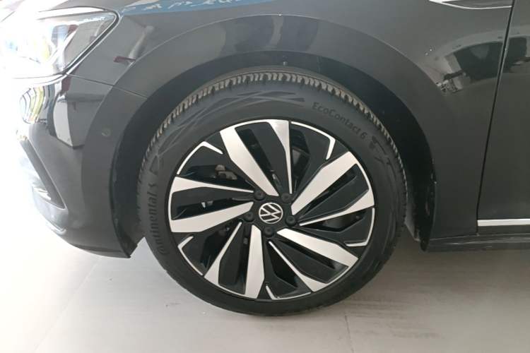 Used Volkswagen Passat 2025 Outstanding Model 380TSI Dragon Glory Edition Left Front Wheel Hub