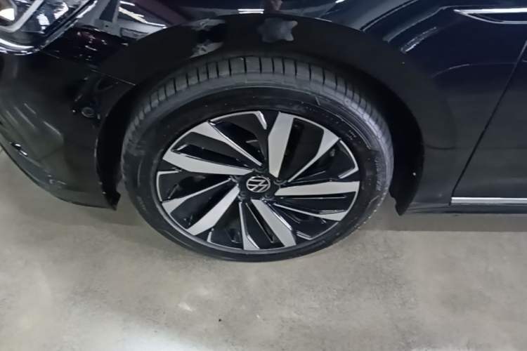 Used Volkswagen Passat 2025 Outstanding Model 380TSI Dragon Glory Edition Left Front Wheel Hub