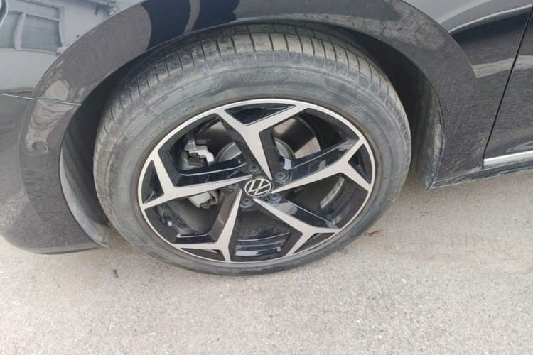 Used Volkswagen Passat 2025 Outstanding Model 380TSI Starry Dragon Glorious Edition Left Front Wheel Hub