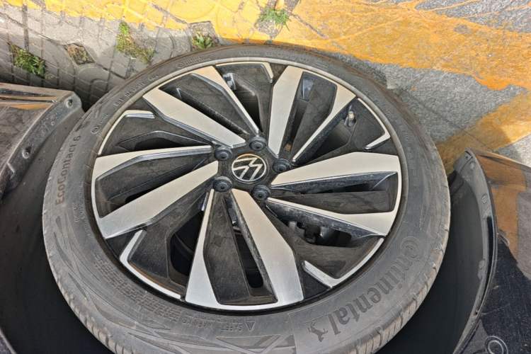 Used Volkswagen Passat 2025 Outstanding Model 380TSI Dragon Glory Edition Left Front Wheel Hub