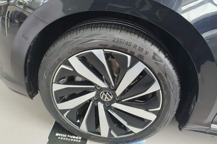 Used Volkswagen Passat 2025 Outstanding Model 380TSI Dragon Glory Edition Left Front Wheel Hub