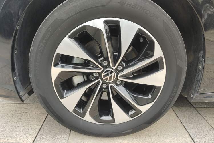 Used Volkswagen Passat 2025 Outstanding Model 280TSI Business Edition Left Front Wheel Hub
