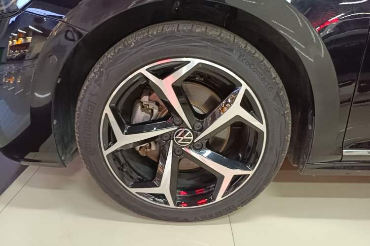 Used Volkswagen Passat 2025 Outstanding Model 380TSI Starry Dragon Glorious Edition Left Front Wheel Hub