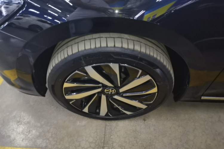 Used Volkswagen Passat 2025 Premium Version 380TSI Dragon Edition Left Front Wheel Hub