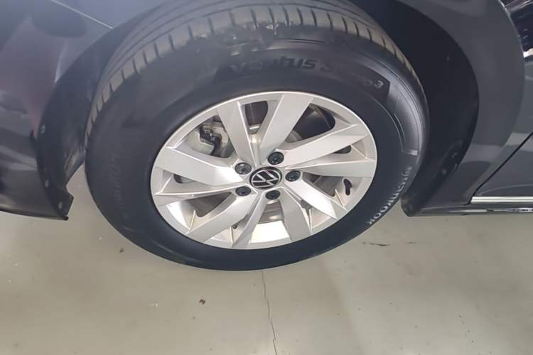 Used Volkswagen Passat 2025 Outstanding Model 280TSI Business Edition Left Front Wheel Hub