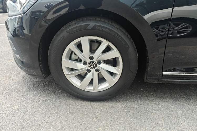 Used Volkswagen Passat 2025 Outstanding Model 280TSI Business Edition Left Front Wheel Hub
