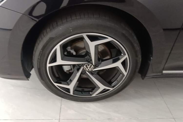 Used Volkswagen Passat 2025 Outstanding Model 380TSI Starry Dragon Edition Left Front Wheel Hub