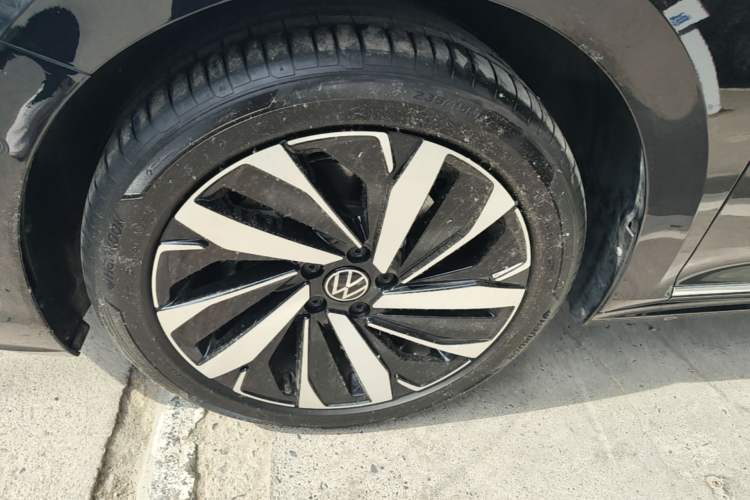 Used Volkswagen Passat 2025 Outstanding Model 380TSI Dragon Glory Edition Left Front Wheel Hub