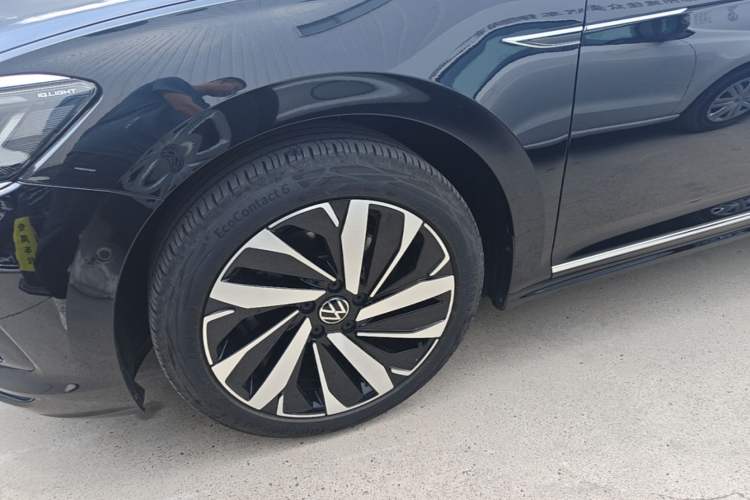 Used Volkswagen Passat 2025 Outstanding Model 380TSI Dragon Glory Edition Left Front Wheel Hub