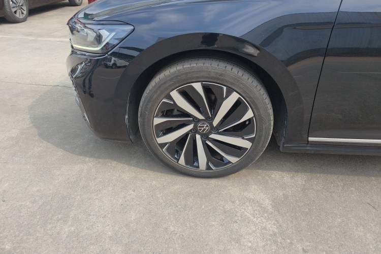 Used Volkswagen Passat 2025 Outstanding Model 330TSI Starry Elite Edition Left Front Wheel Hub