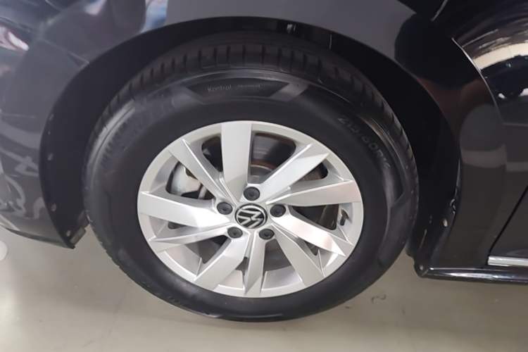 Used Volkswagen Passat 2025 Outstanding Model 280TSI Business Edition Left Front Wheel Hub