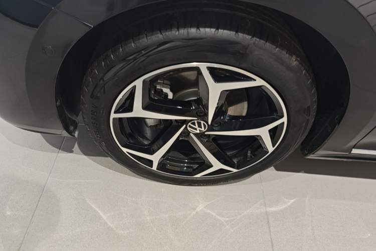 Used Volkswagen Passat 2025 Outstanding Model 380TSI Starry Dragon Glorious Edition Left Front Wheel Hub