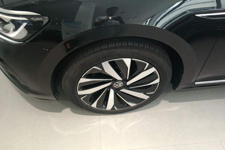 Used Volkswagen Passat 2025 Outstanding Model 380TSI Dragon Glory Edition Left Front Wheel Hub