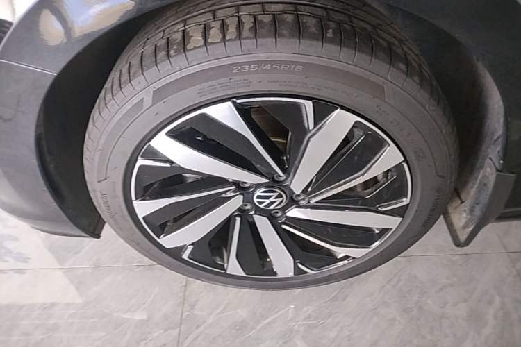 Used Volkswagen Passat 2025 Premium Version 380TSI Dragon Edition Left Front Wheel Hub