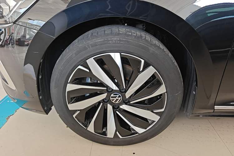 Used Volkswagen Passat 2025 Premium Version 380TSI Dragon Edition Left Front Wheel Hub