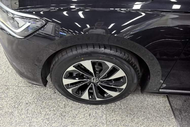 Used Volkswagen Passat 2025 Outstanding Model 280TSI Business Edition Left Front Wheel Hub