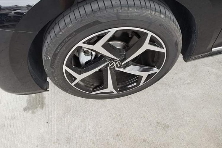 Used Volkswagen Passat 2025 Outstanding Model 380TSI Starry Dragon Edition Left Front Wheel Hub