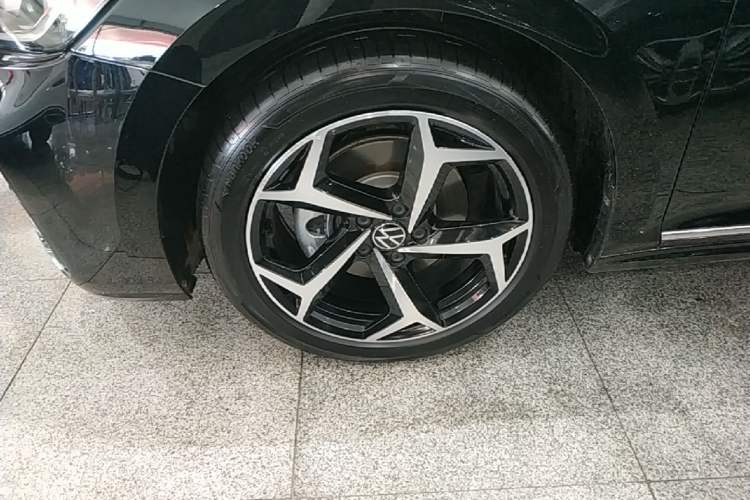 Used Volkswagen Passat 2025 Outstanding Model 380TSI Starry Dragon Edition Left Front Wheel Hub