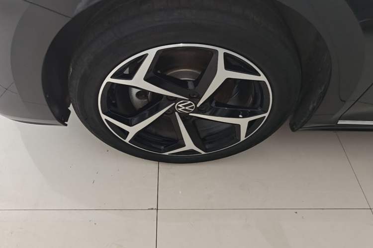 Used Volkswagen Passat 2025 Outstanding Model 330TSI Starry Elite Edition Left Front Wheel Hub