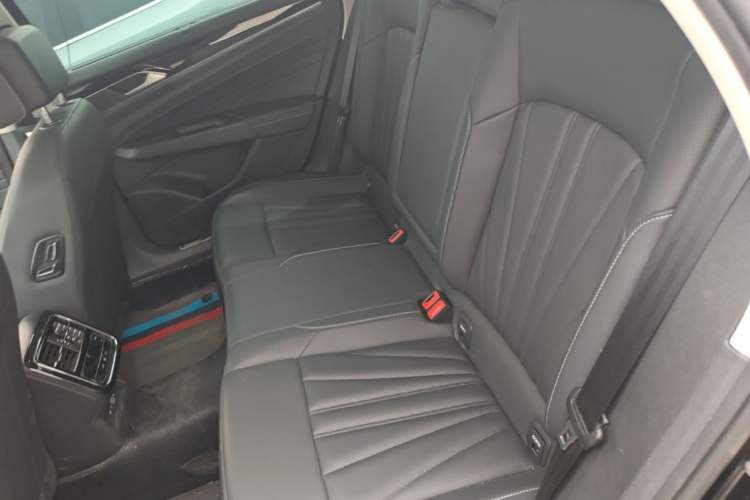Used Volkswagen Passat 2025 Outstanding Model 380TSI Starry Dragon Glorious Edition Left Rear Seat