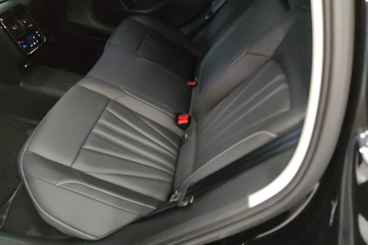 Used Volkswagen Passat 2025 Premium Version 380TSI Dragon Edition Left Rear Seat