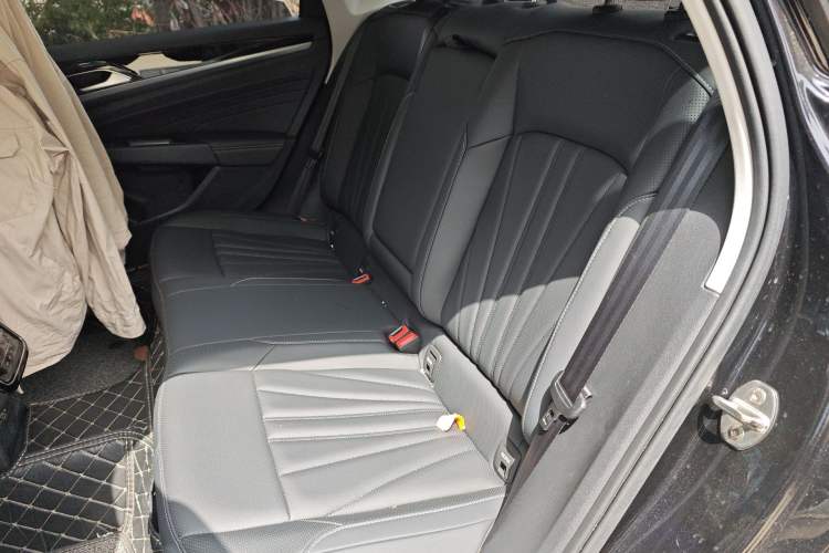 Used Volkswagen Passat 2025 Premium Version 380TSI Dragon Edition Left Rear Seat