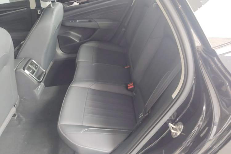 Used Volkswagen Passat 2025 Outstanding Model 280TSI Business Edition Left Rear Seat