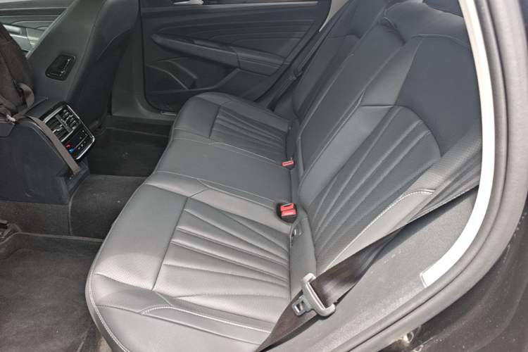 Used Volkswagen Passat 2025 Outstanding Model 380TSI Dragon Glory Edition Left Rear Seat