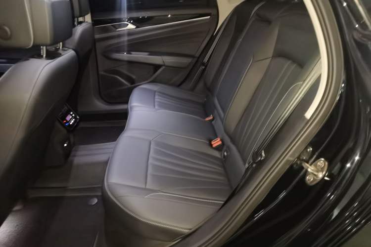 Used Volkswagen Passat 2025 Outstanding Model 330TSI Starry Elite Edition Left Rear Seat